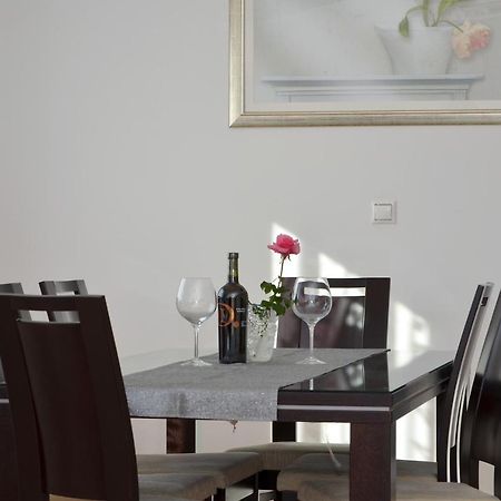 Apartmani Adela Солин Екстериор снимка
