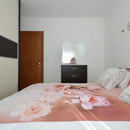 Apartmani Adela Солин Екстериор снимка
