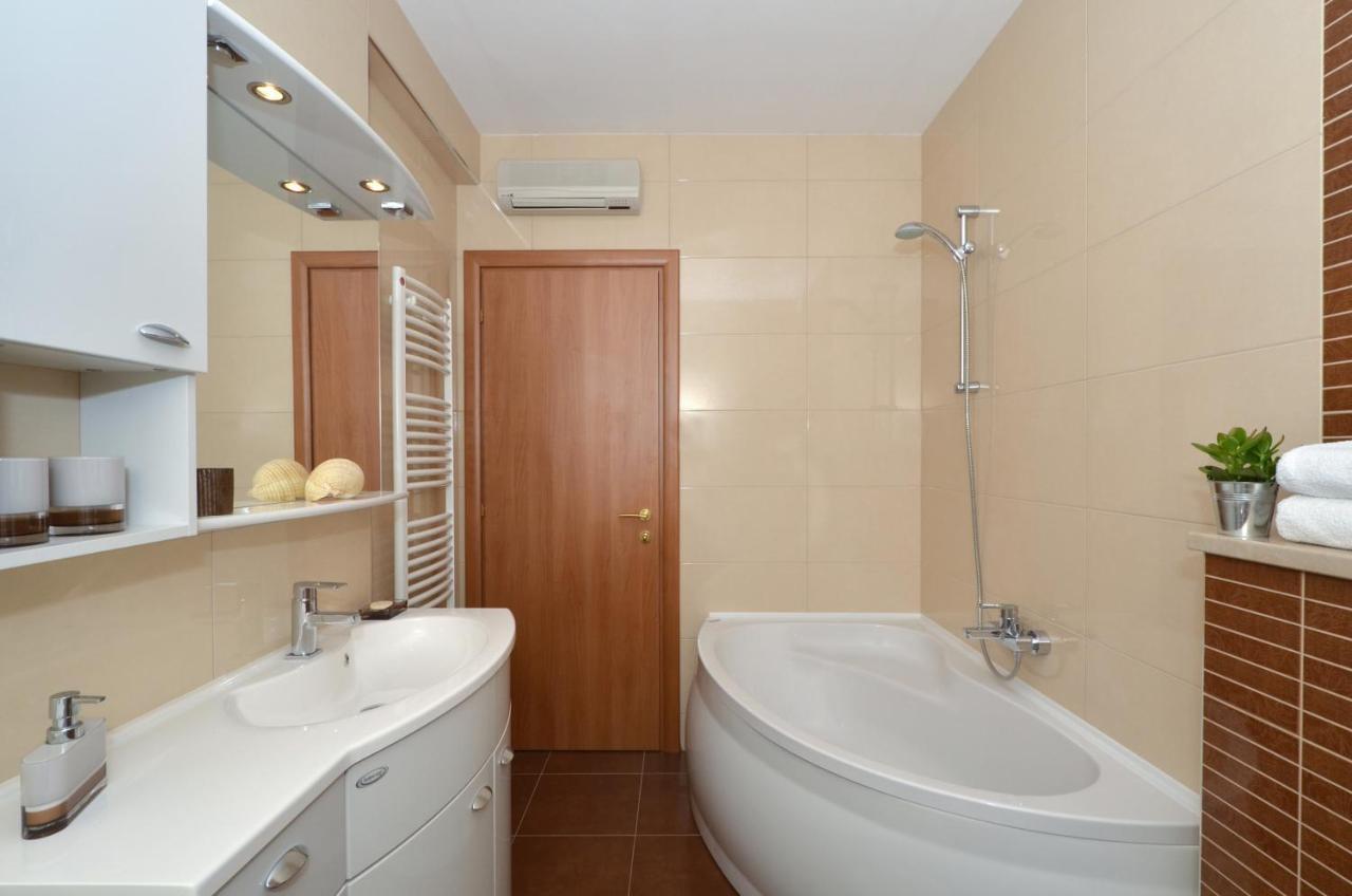 Apartmani Adela Солин Екстериор снимка