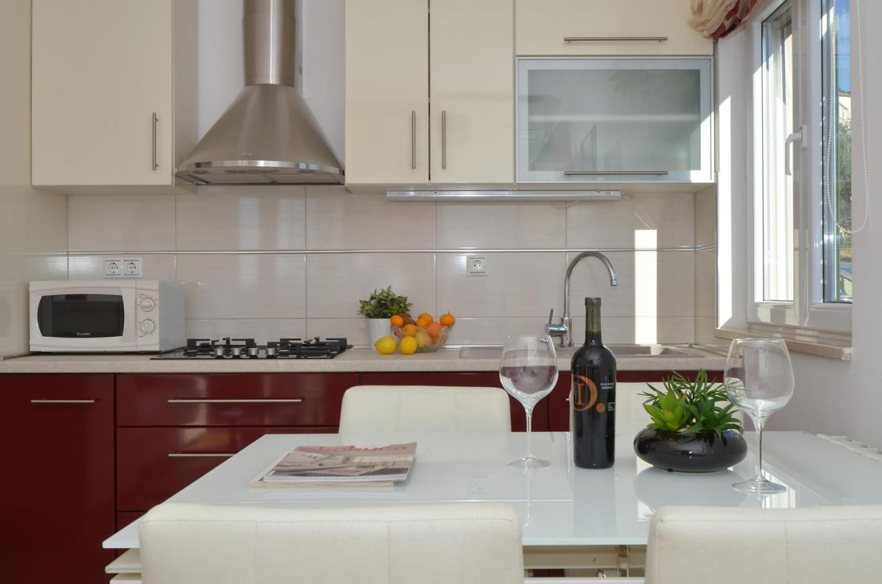 Apartmani Adela Солин Екстериор снимка