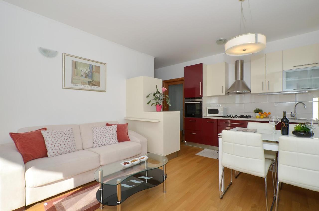 Apartmani Adela Солин Екстериор снимка