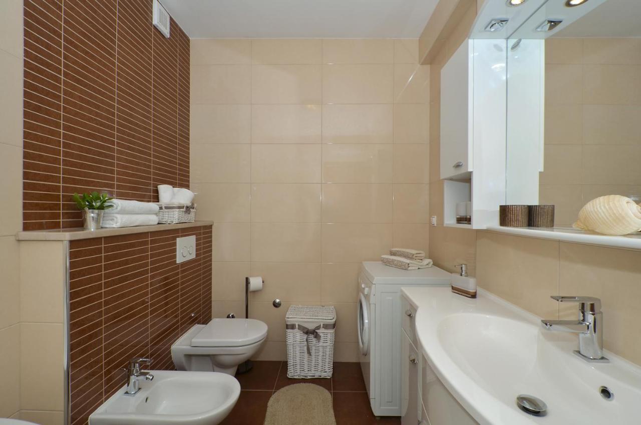 Apartmani Adela Солин Екстериор снимка
