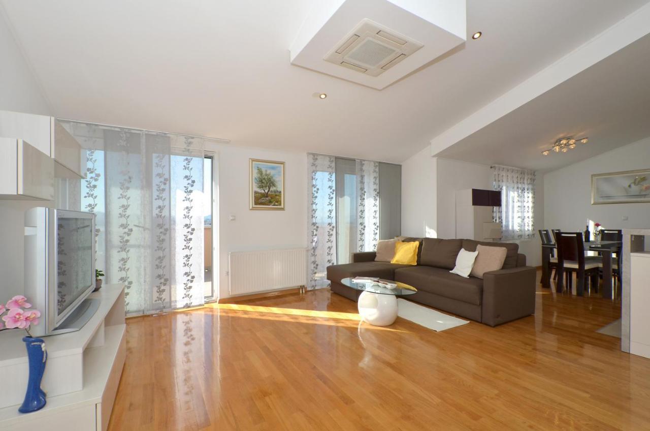 Apartmani Adela Солин Екстериор снимка
