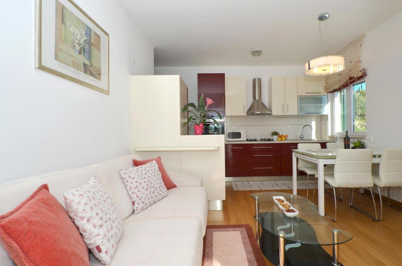 Apartmani Adela Солин Екстериор снимка