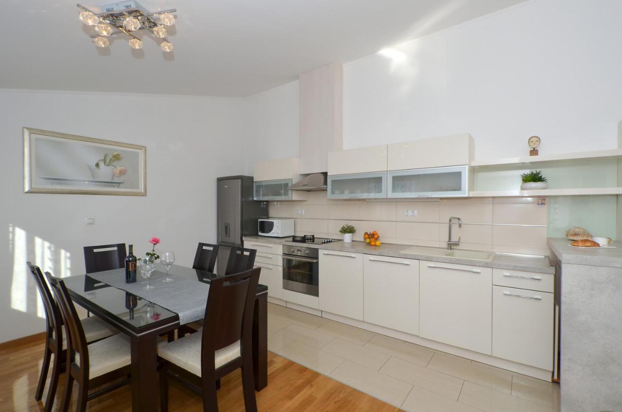 Apartmani Adela Солин Екстериор снимка