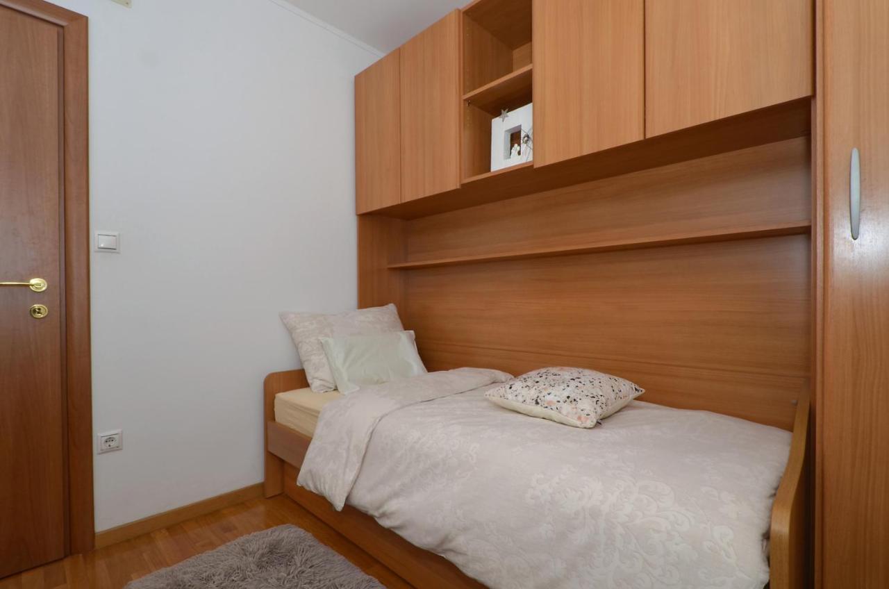 Apartmani Adela Солин Екстериор снимка