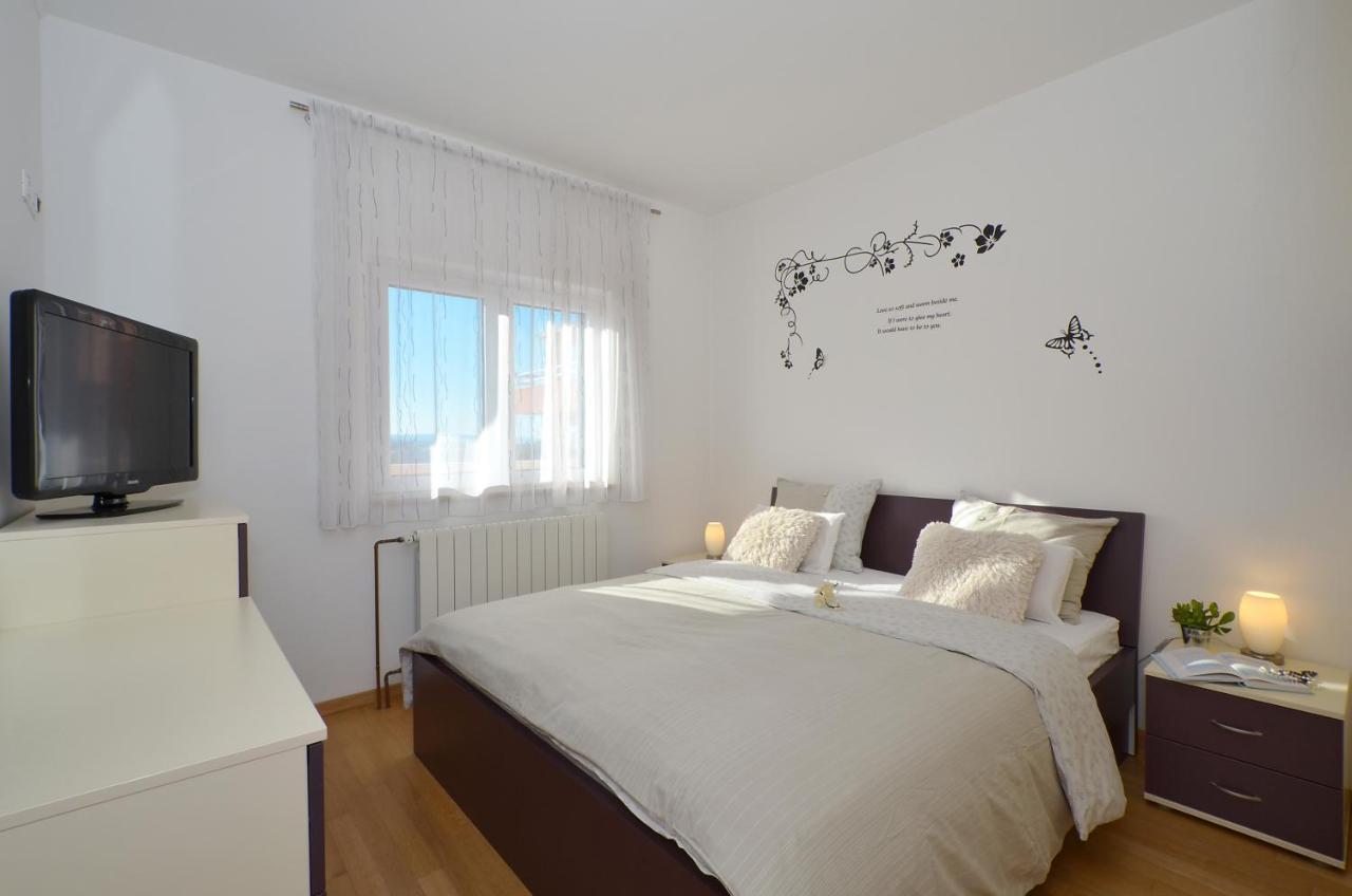 Apartmani Adela Солин Екстериор снимка