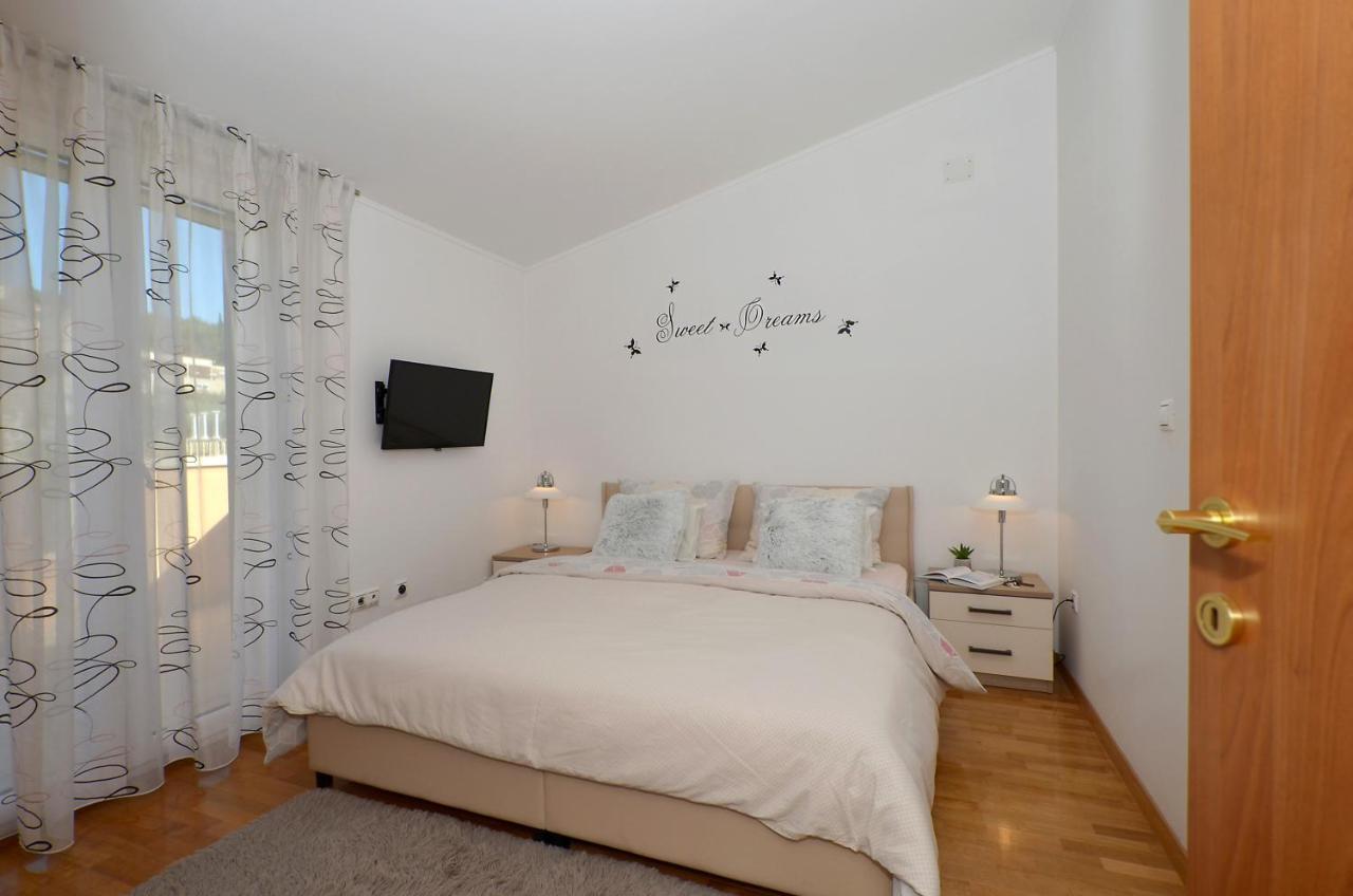 Apartmani Adela Солин Екстериор снимка