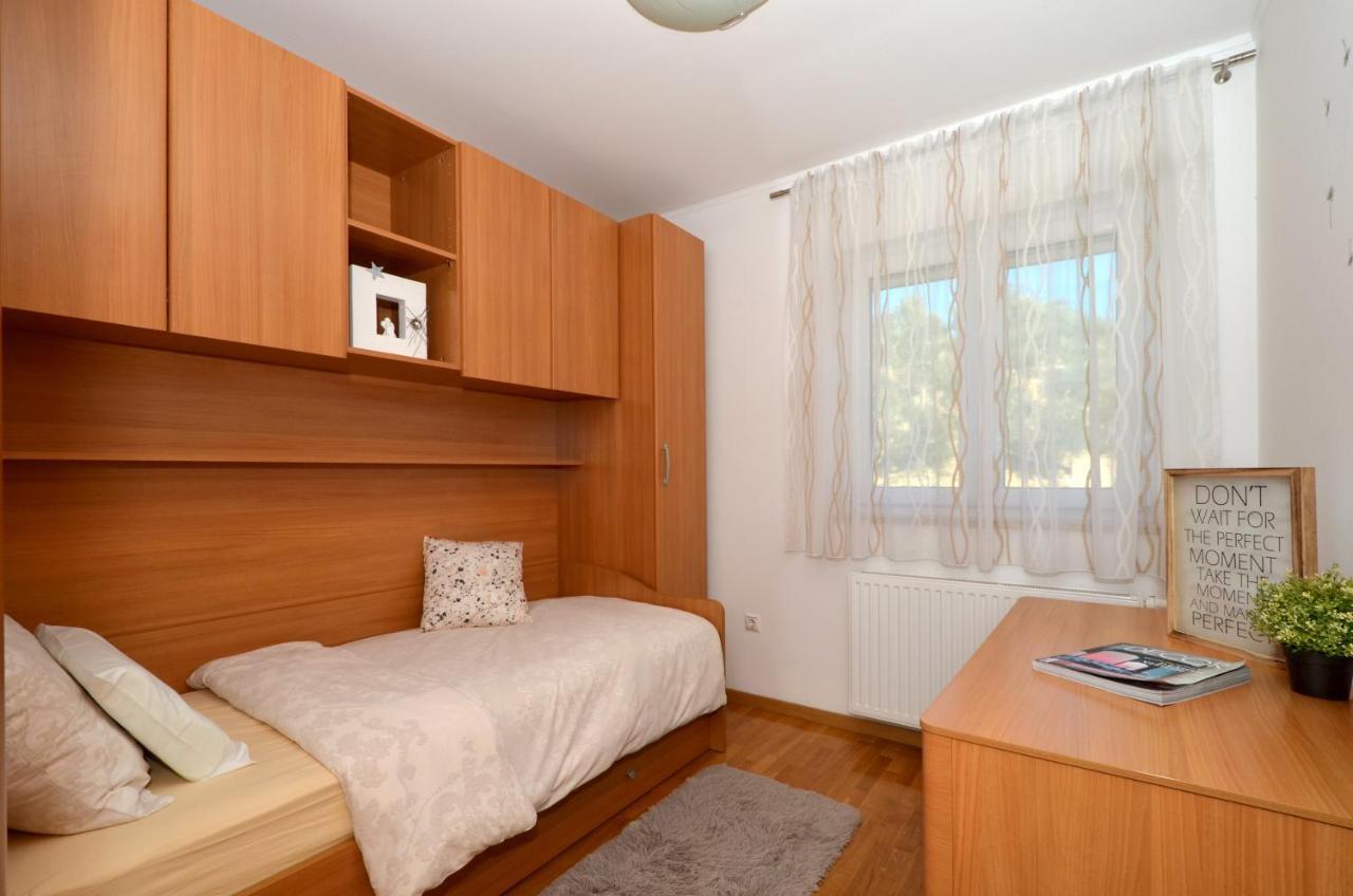 Apartmani Adela Солин Екстериор снимка