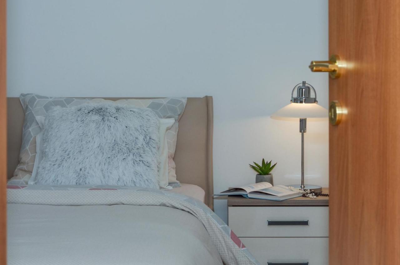 Apartmani Adela Солин Екстериор снимка