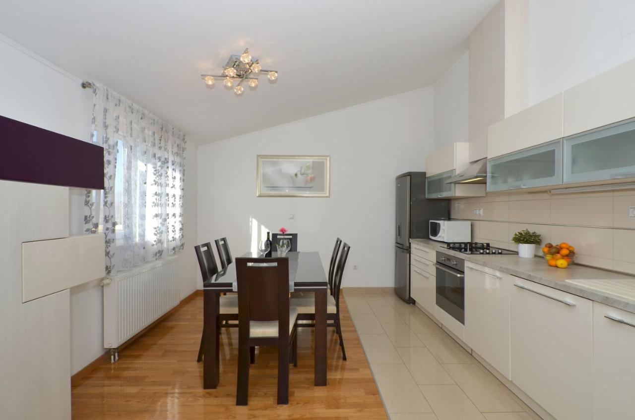 Apartmani Adela Солин Екстериор снимка