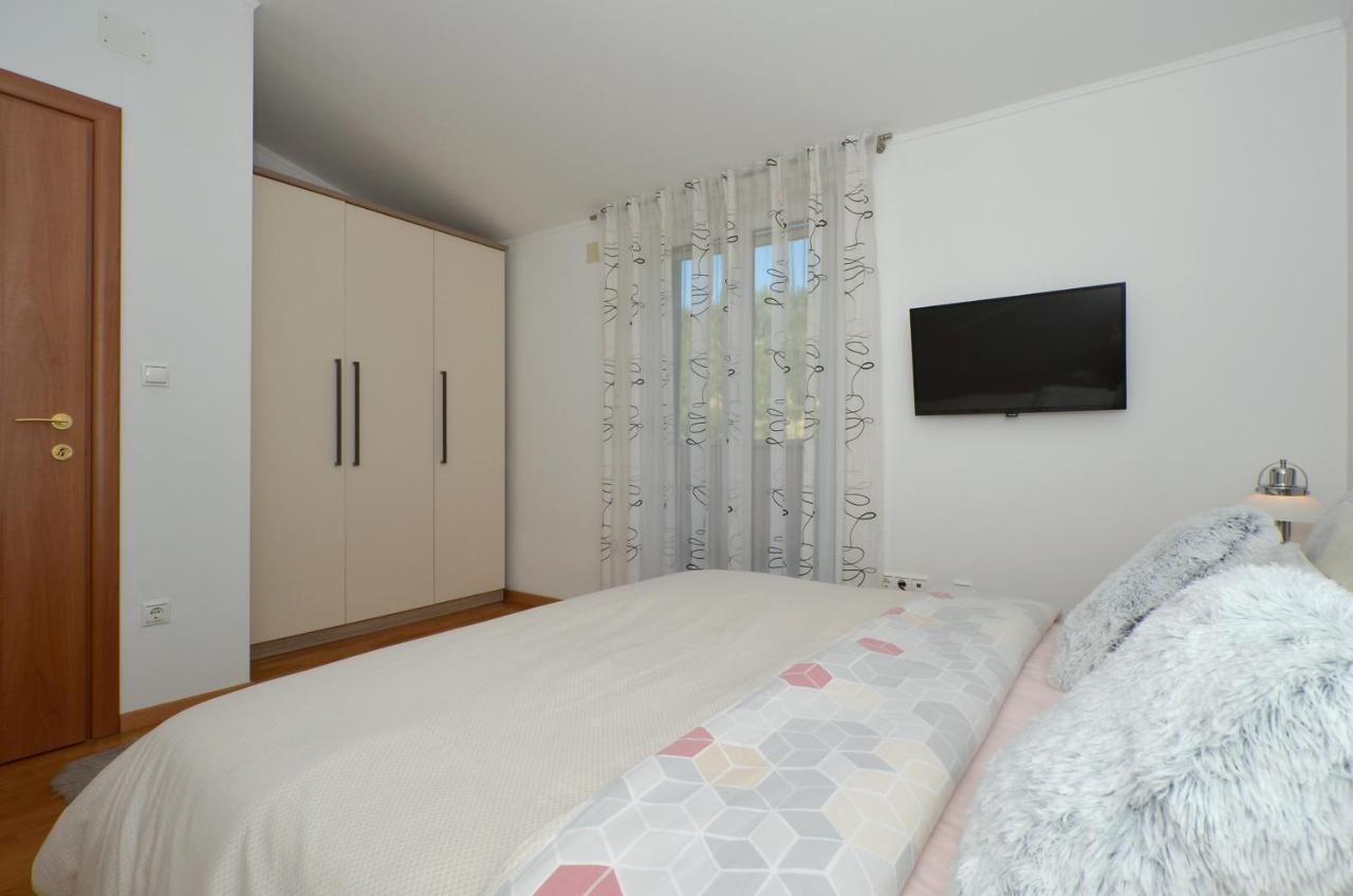 Apartmani Adela Солин Екстериор снимка
