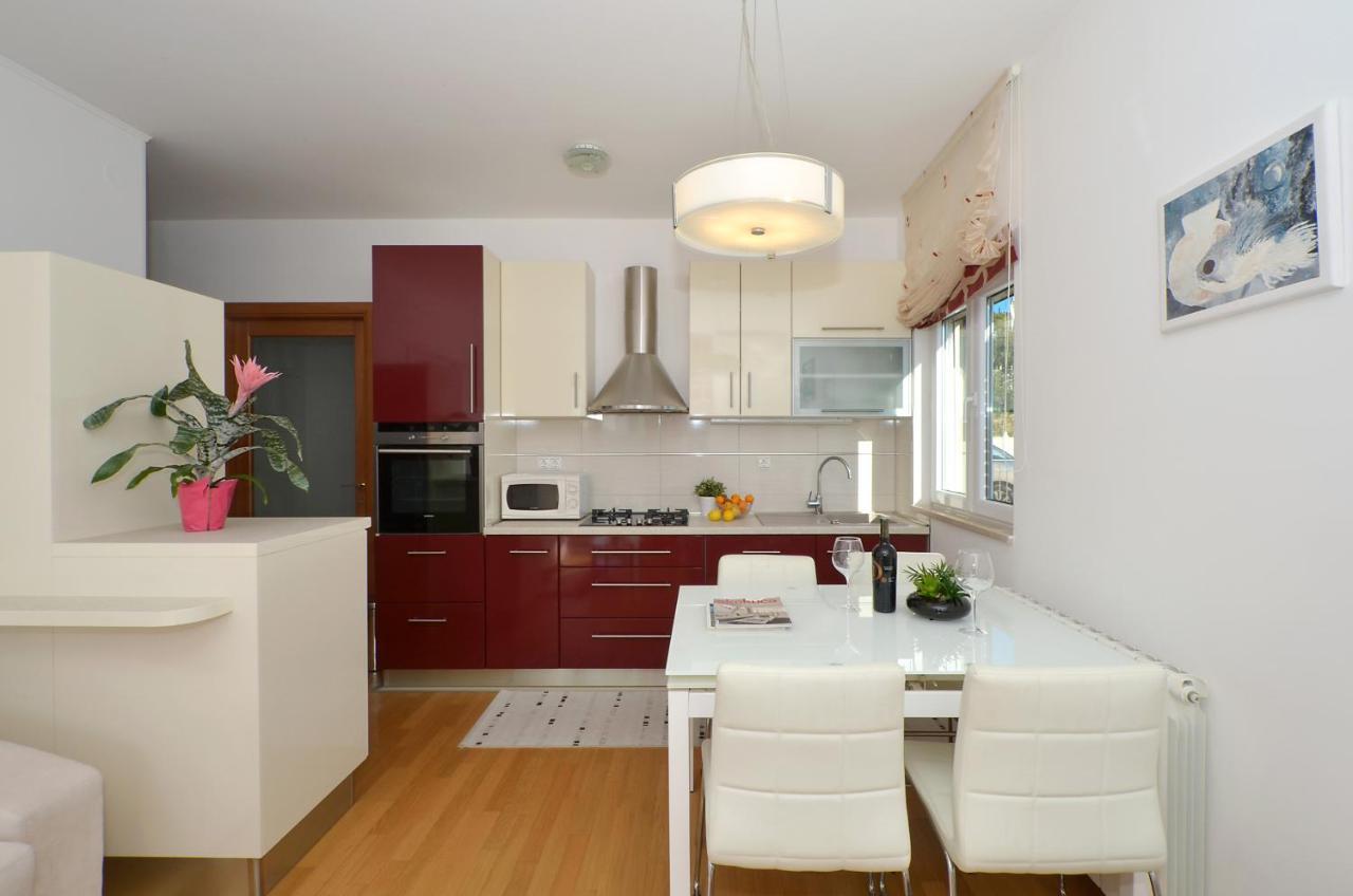Apartmani Adela Солин Екстериор снимка