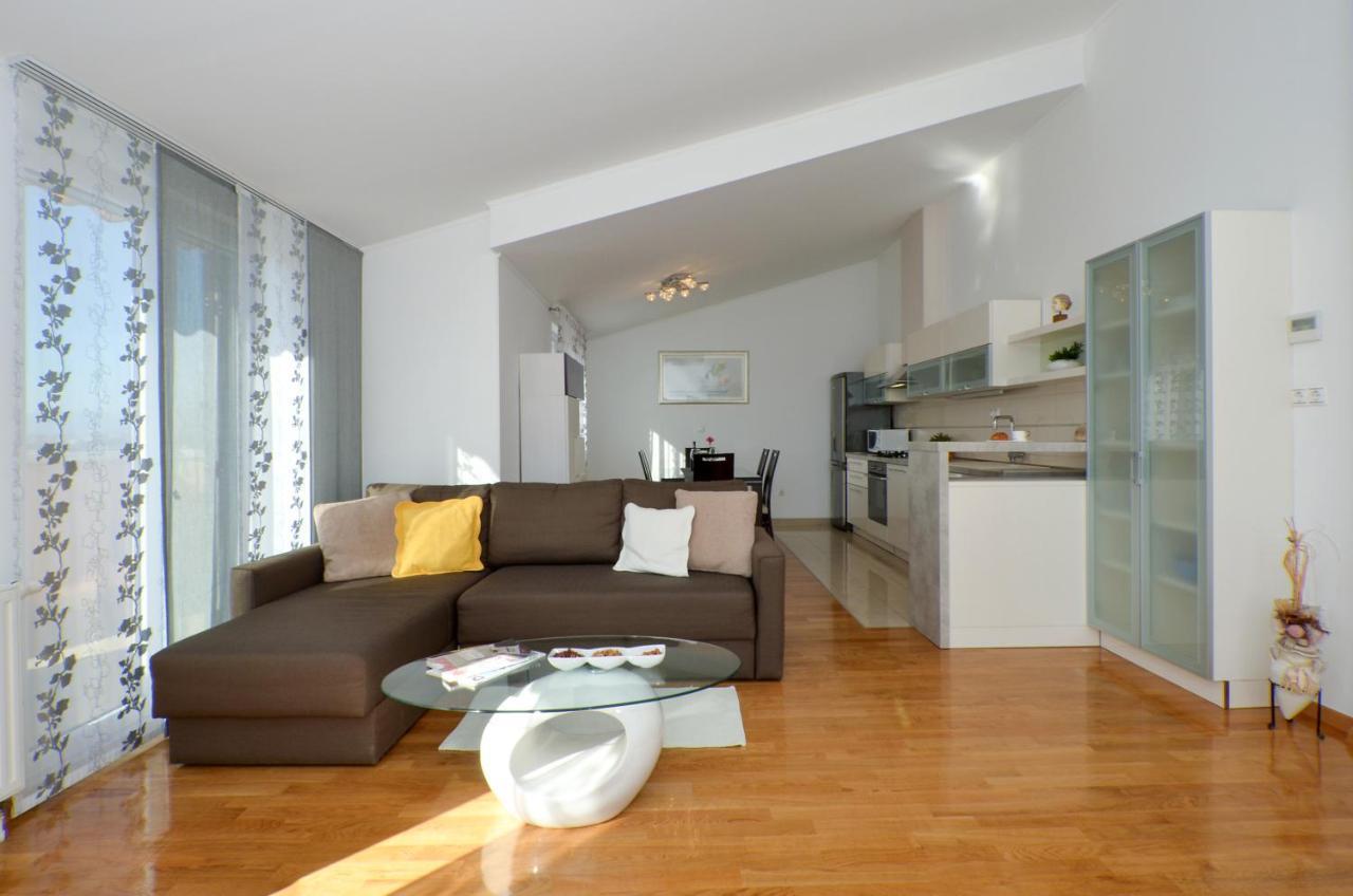 Apartmani Adela Солин Екстериор снимка